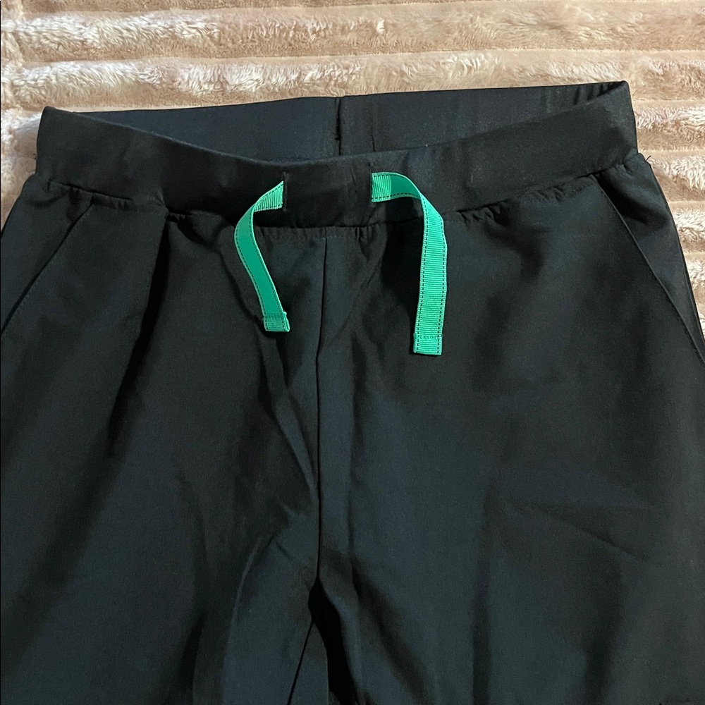 Mint Black scrub pant. Small. EC.